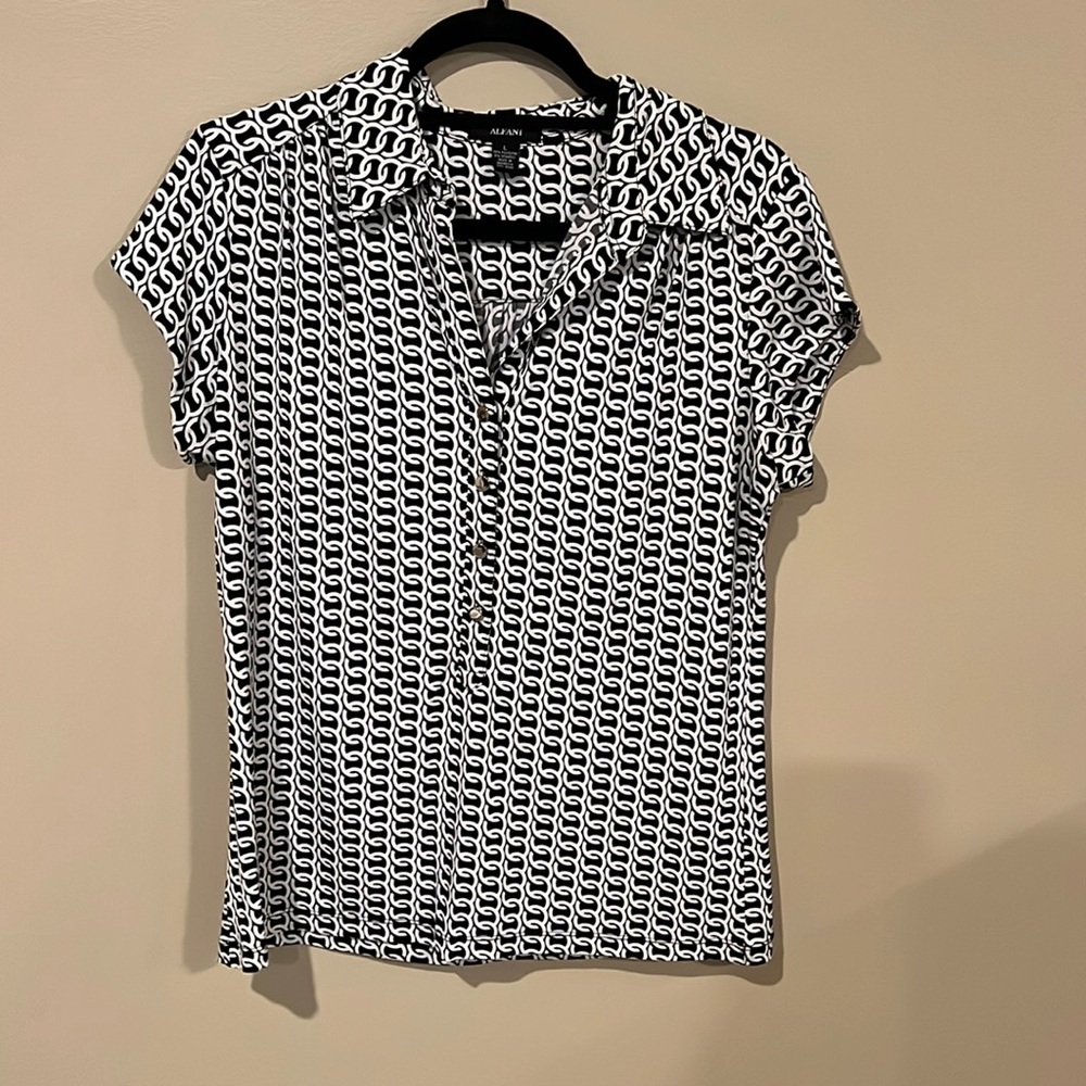 Alfani Shirt. Size Large.
